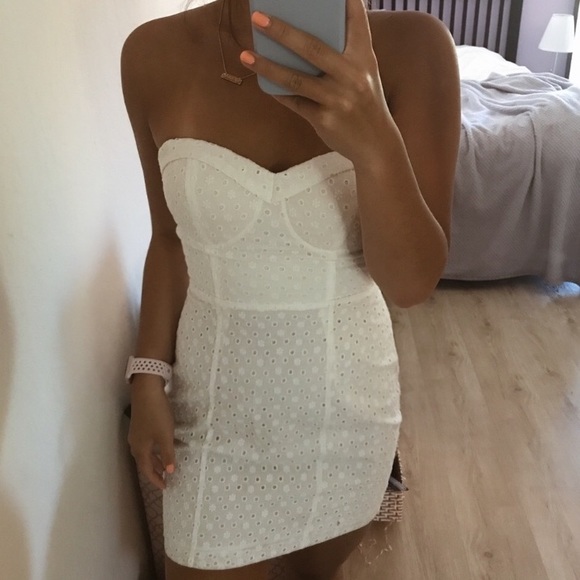 Princess Polly Dresses & Skirts - nwot Princess Polly Eyelet Dress